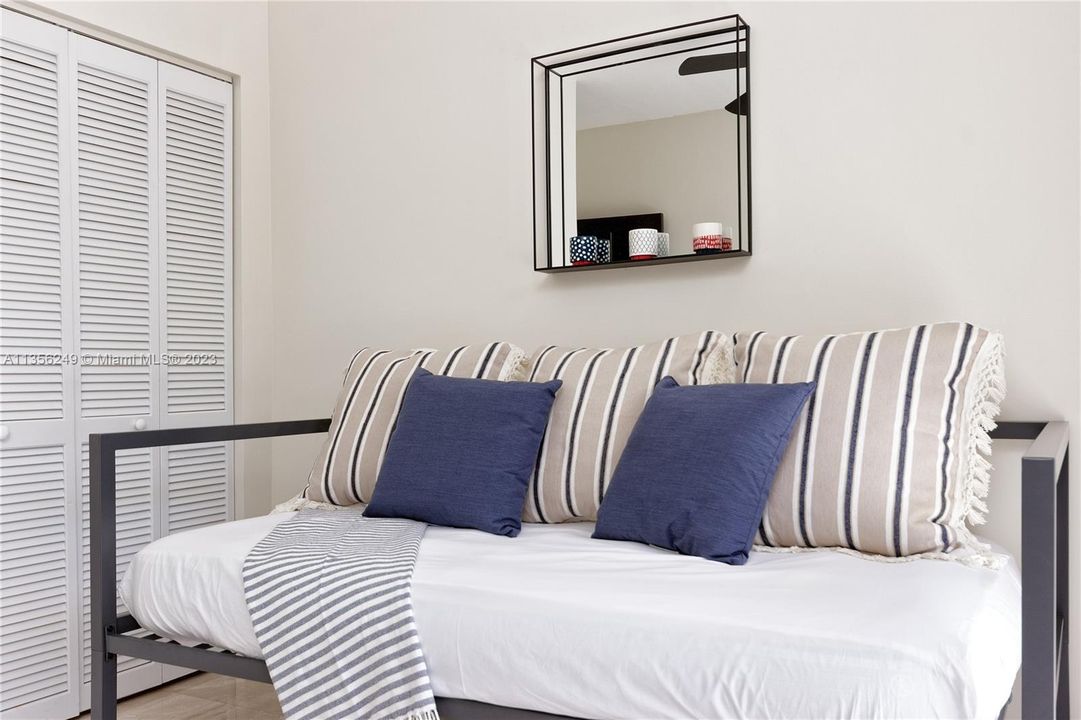 Recently Sold: $1,099,000 (3 beds, 2 baths, 1360 Square Feet)