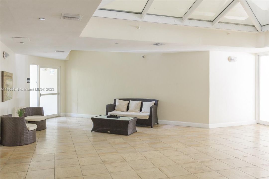 Recently Sold: $1,099,000 (3 beds, 2 baths, 1360 Square Feet)