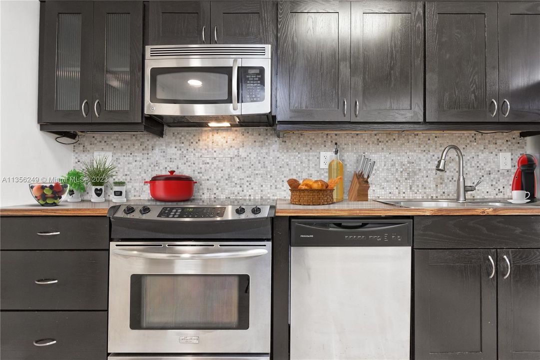 Recently Sold: $1,099,000 (3 beds, 2 baths, 1360 Square Feet)