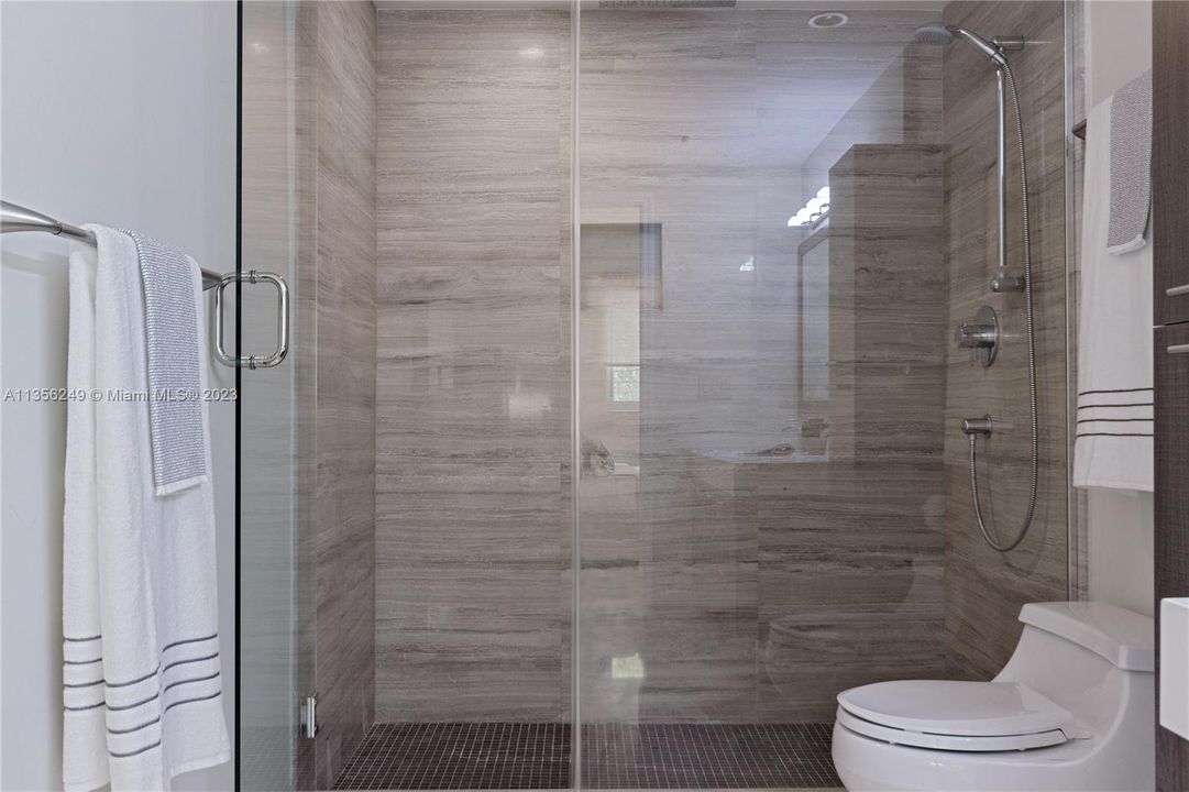 Recently Sold: $1,099,000 (3 beds, 2 baths, 1360 Square Feet)