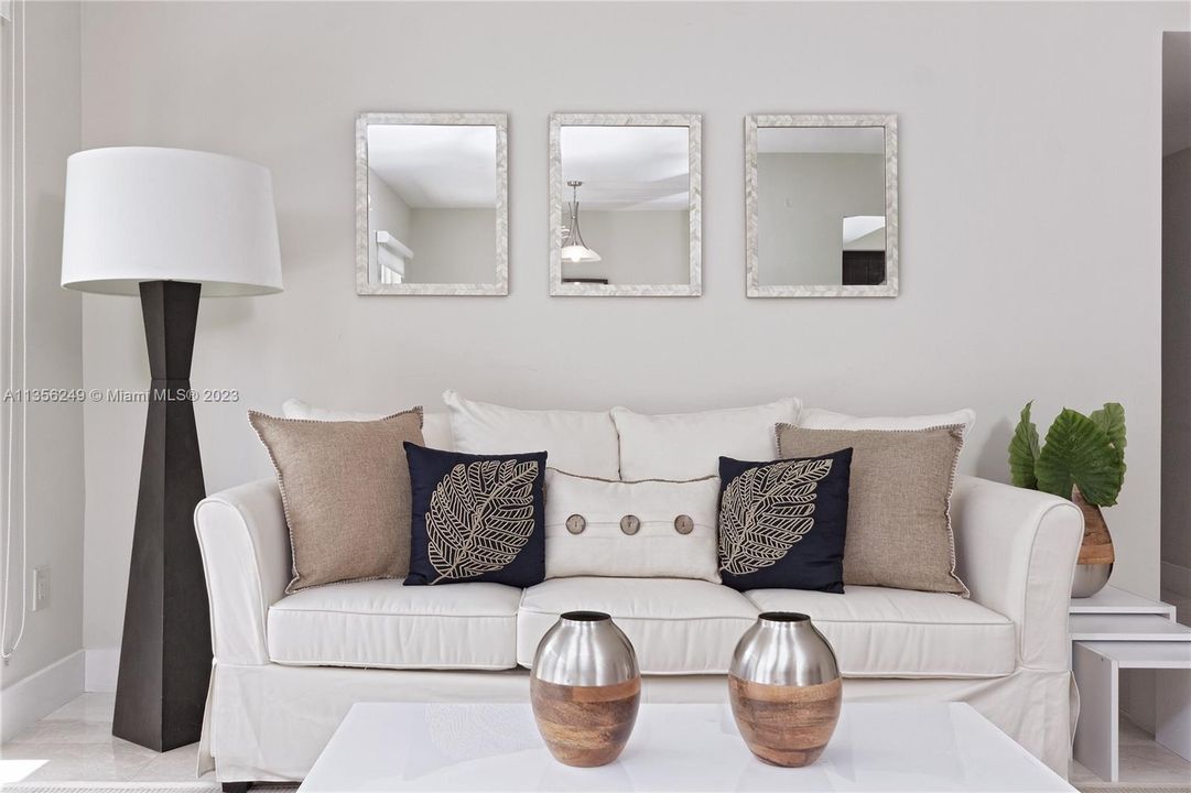 Recently Sold: $1,099,000 (3 beds, 2 baths, 1360 Square Feet)