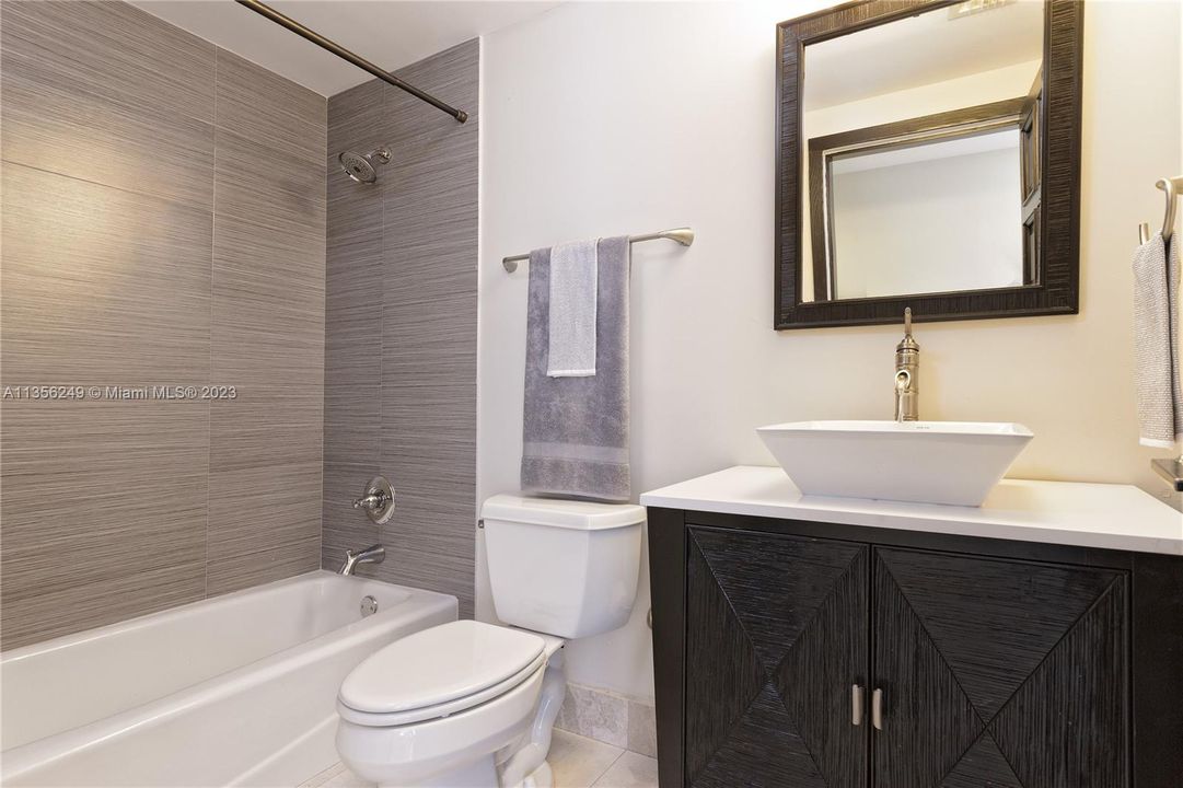 Recently Sold: $1,099,000 (3 beds, 2 baths, 1360 Square Feet)