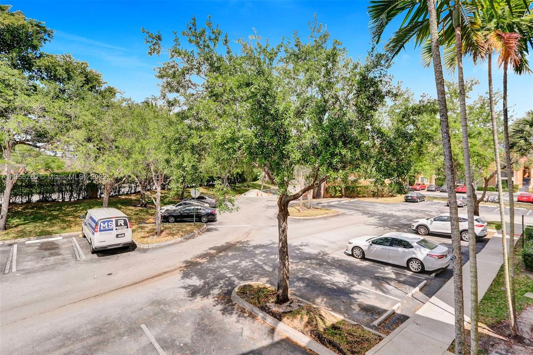 Recently Sold: $245,000 (2 beds, 2 baths, 981 Square Feet)