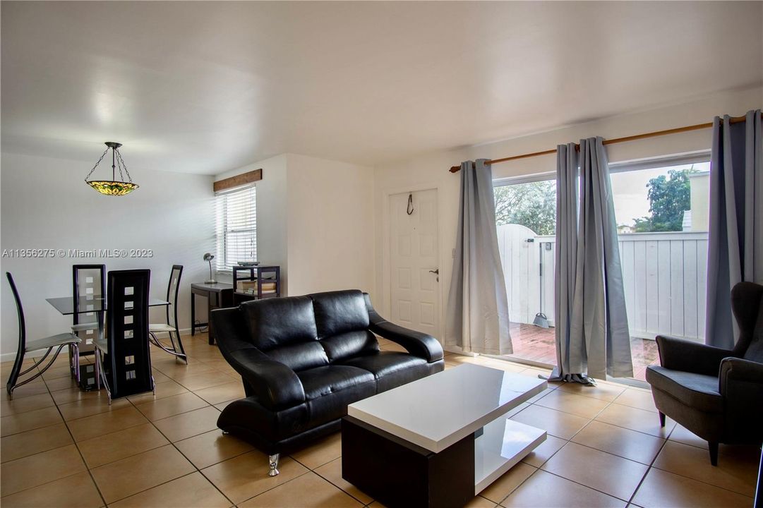 Recently Rented: $2,300 (2 beds, 2 baths, 1000 Square Feet)