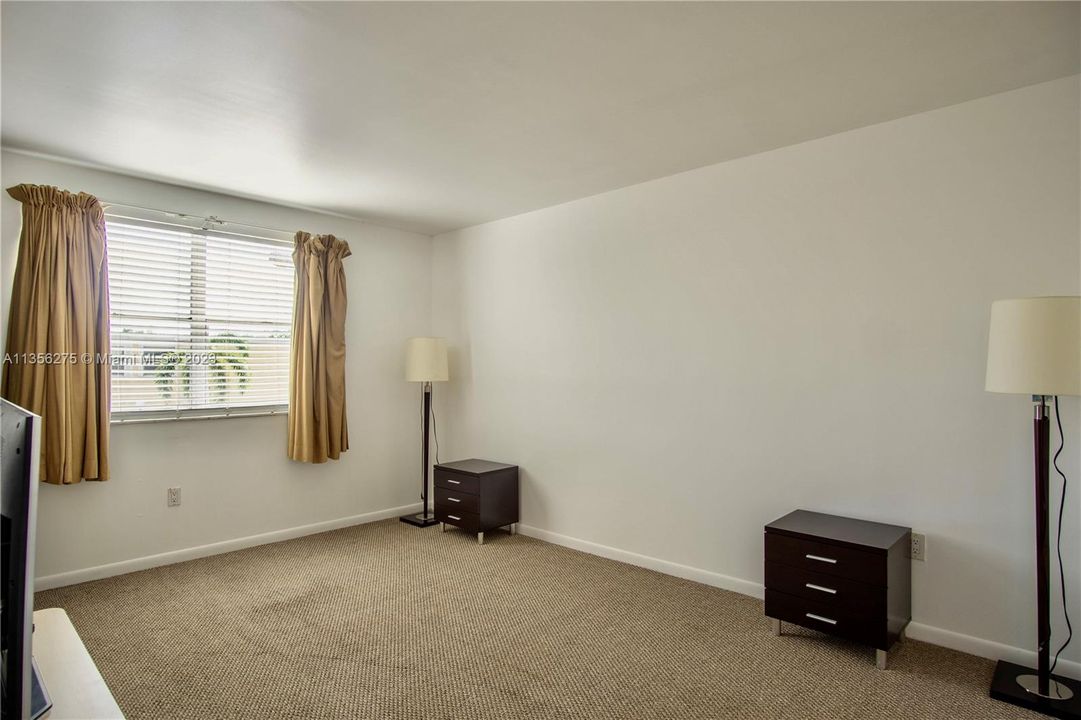 Recently Rented: $2,300 (2 beds, 2 baths, 1000 Square Feet)