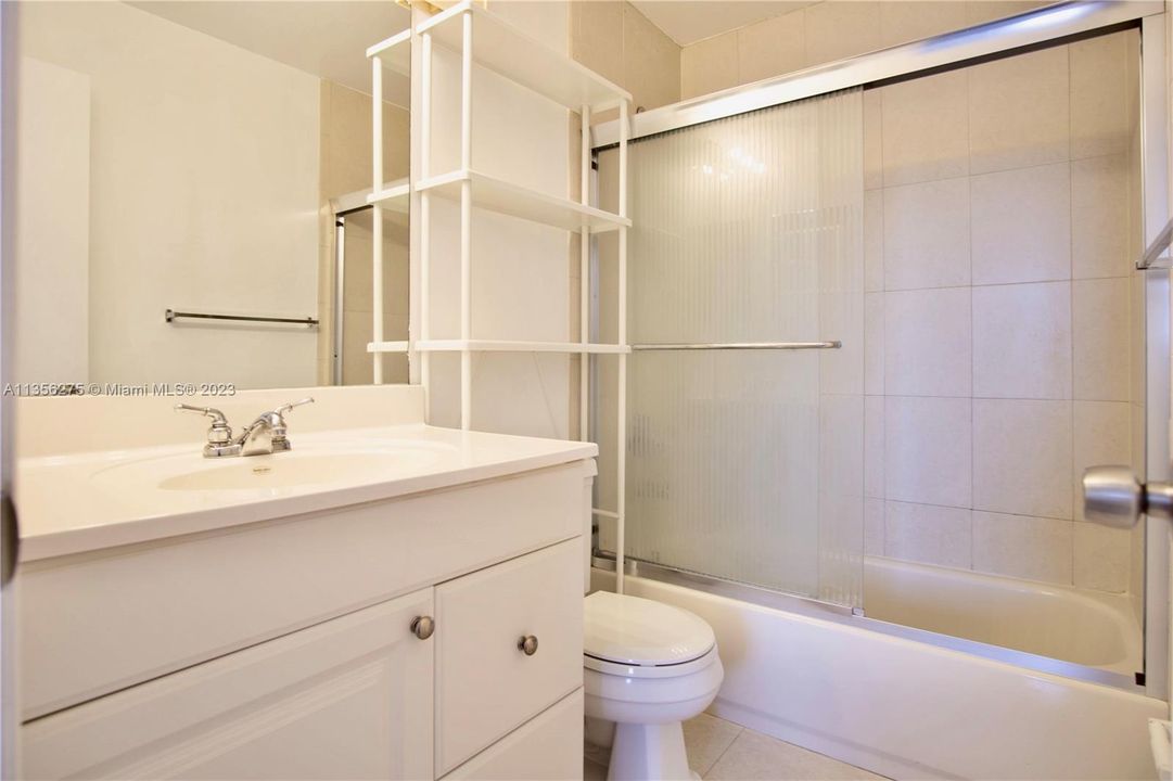 Recently Rented: $2,300 (2 beds, 2 baths, 1000 Square Feet)