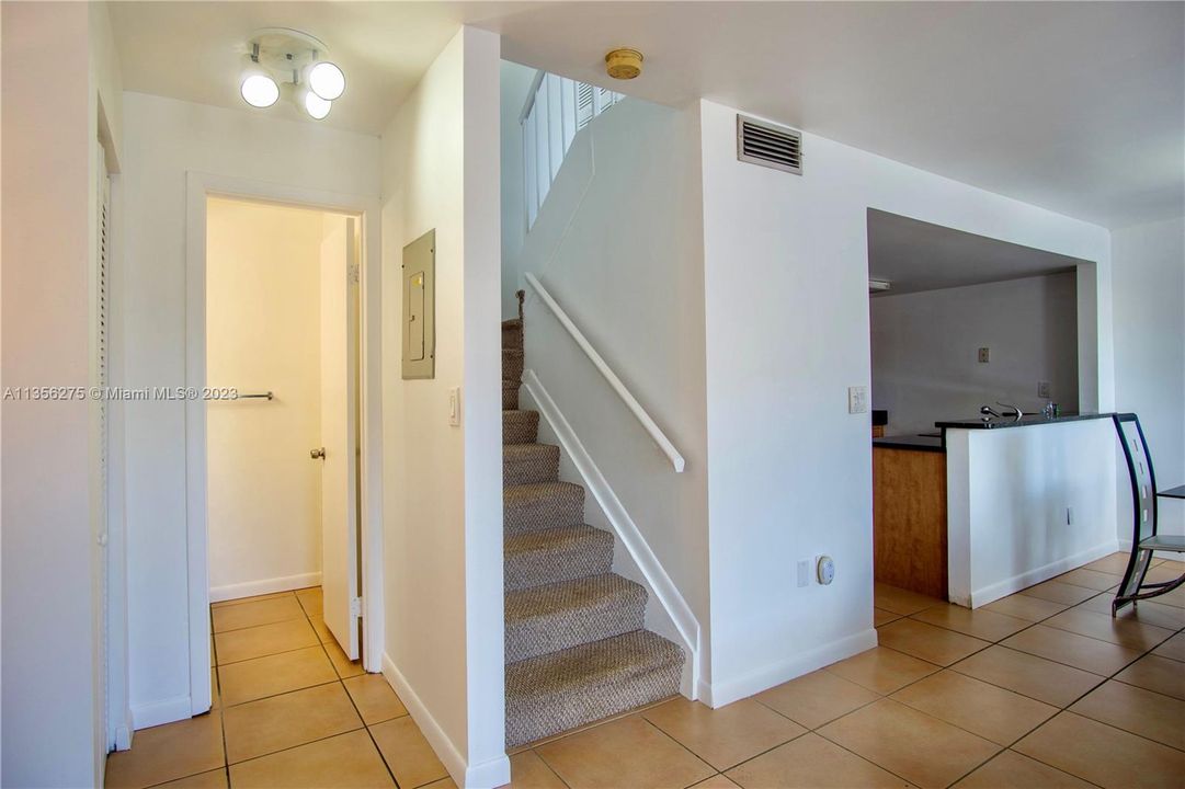 Recently Rented: $2,300 (2 beds, 2 baths, 1000 Square Feet)