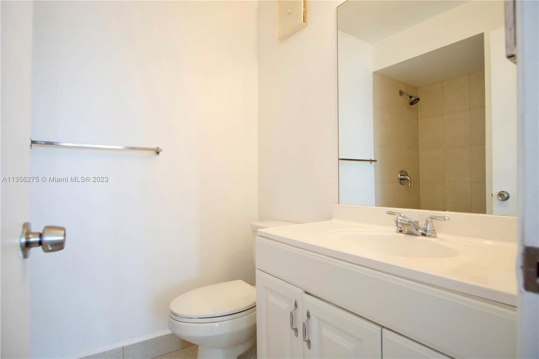 Recently Rented: $2,300 (2 beds, 2 baths, 1000 Square Feet)