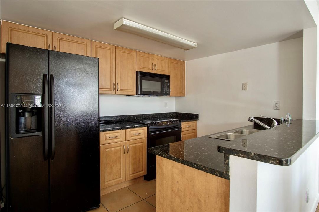 Recently Rented: $2,300 (2 beds, 2 baths, 1000 Square Feet)