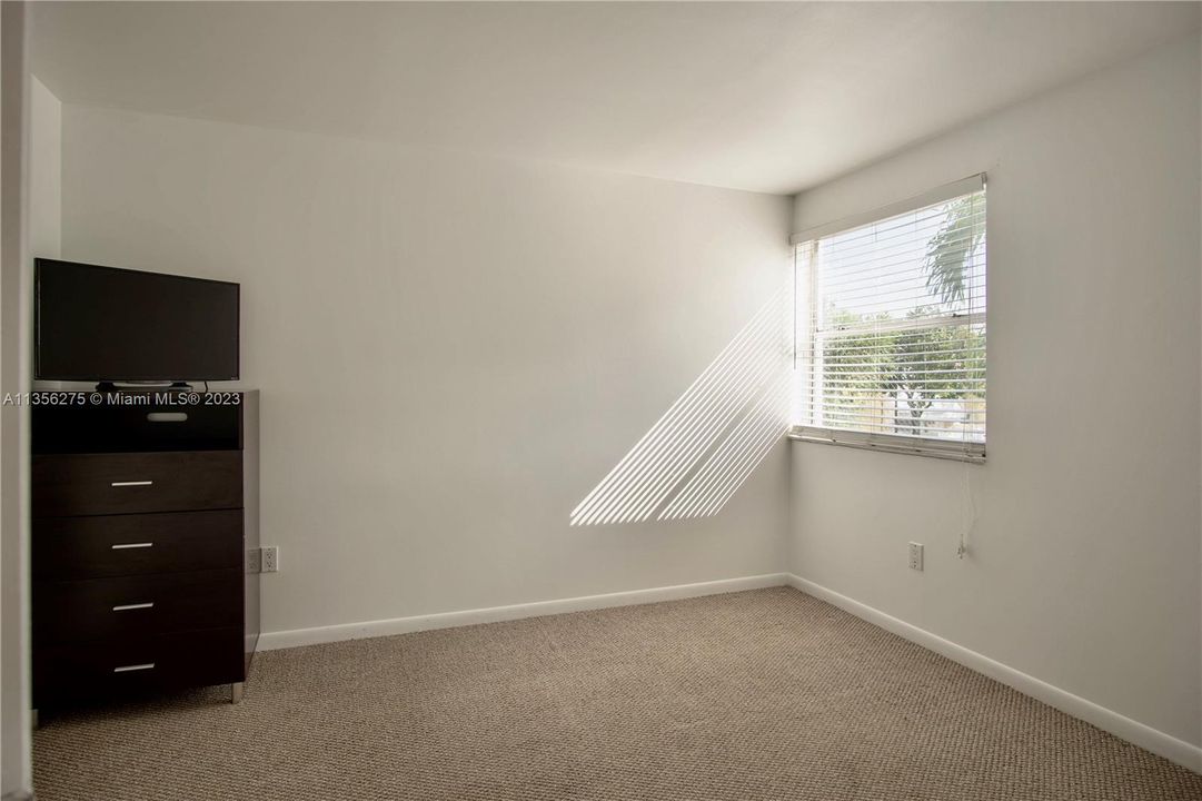 Recently Rented: $2,300 (2 beds, 2 baths, 1000 Square Feet)