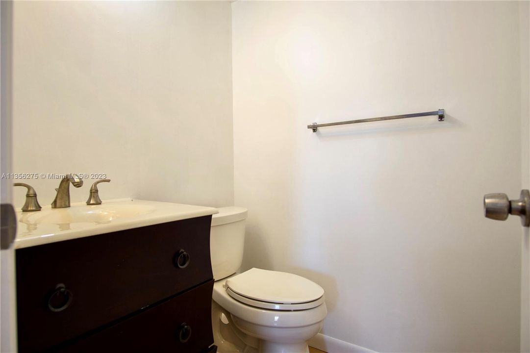 Recently Rented: $2,300 (2 beds, 2 baths, 1000 Square Feet)