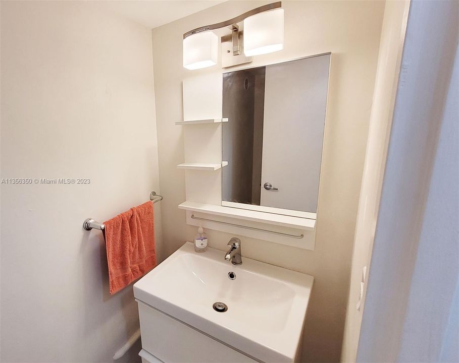Recently Sold: $449,500 (1 beds, 1 baths, 792 Square Feet)