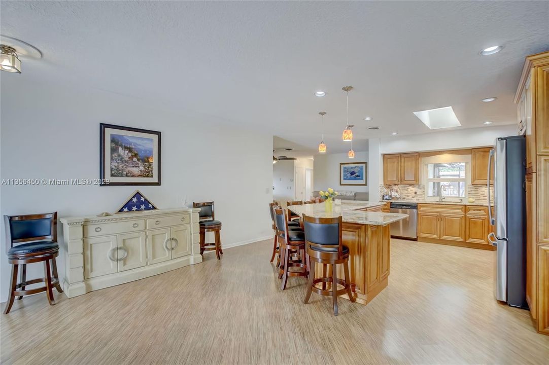 Recently Sold: $1,050,000 (3 beds, 2 baths, 1884 Square Feet)
