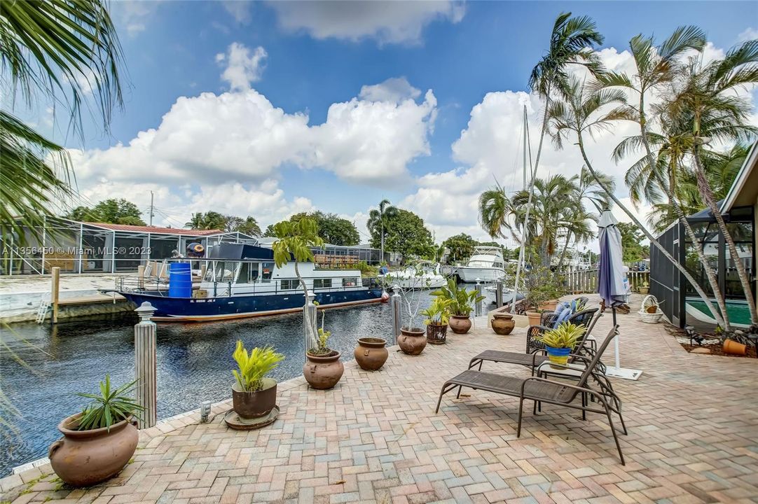 Recently Sold: $1,050,000 (3 beds, 2 baths, 1884 Square Feet)