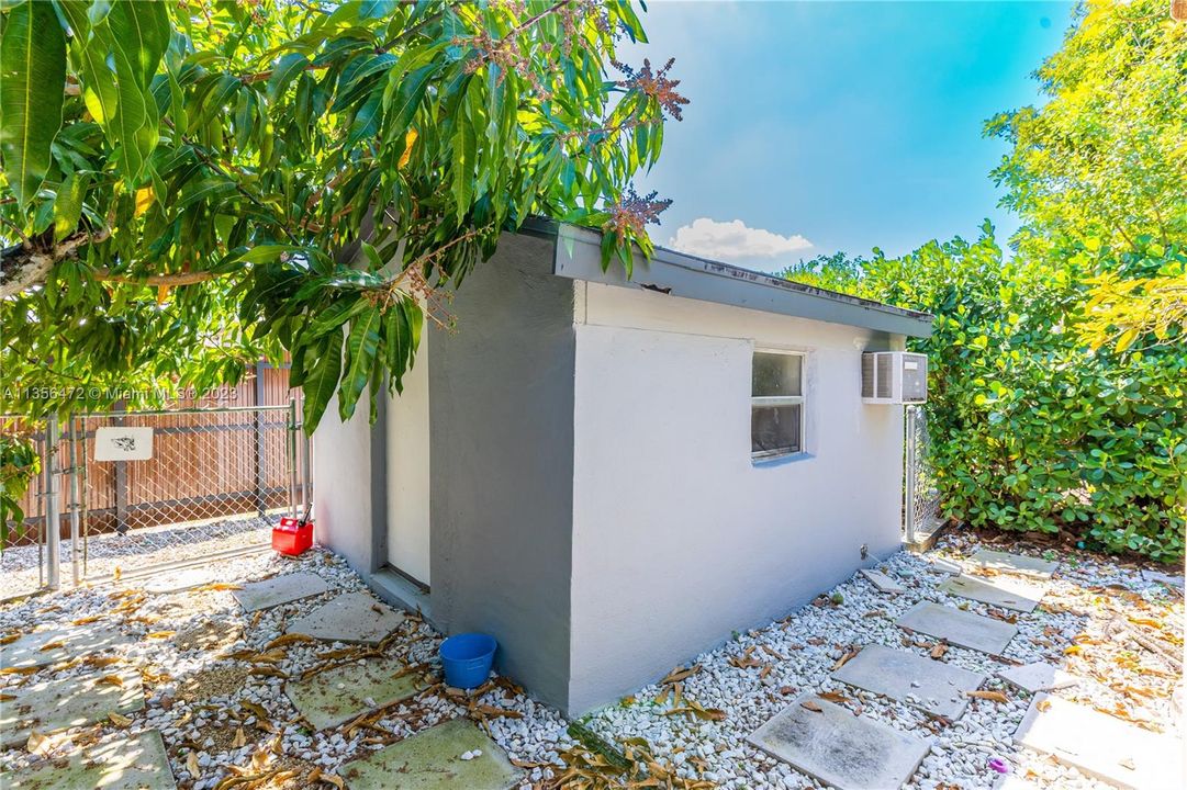 Recently Sold: $560,000 (3 beds, 2 baths, 1397 Square Feet)