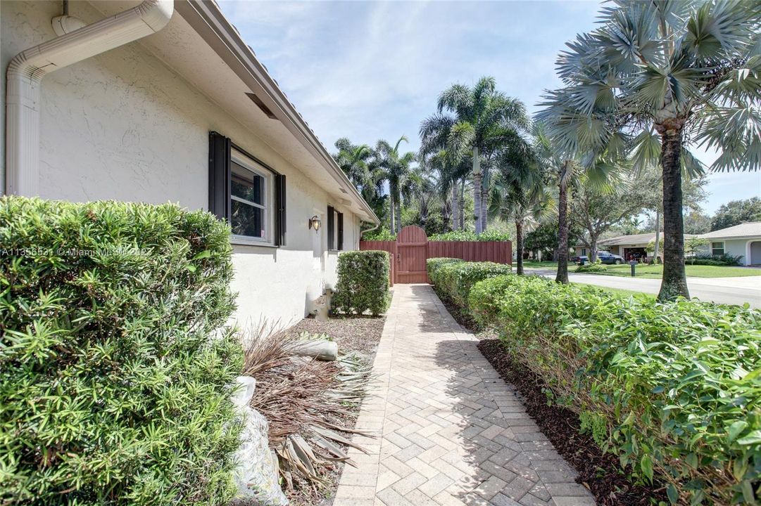 Recently Sold: $715,000 (4 beds, 2 baths, 2136 Square Feet)