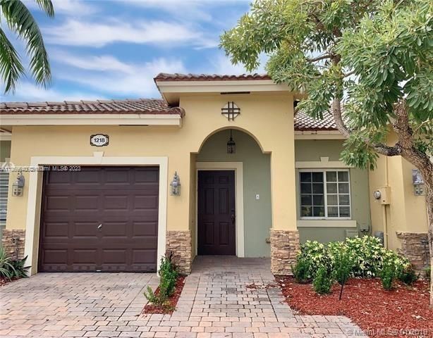 Recently Sold: $324,900 (3 beds, 2 baths, 1258 Square Feet)