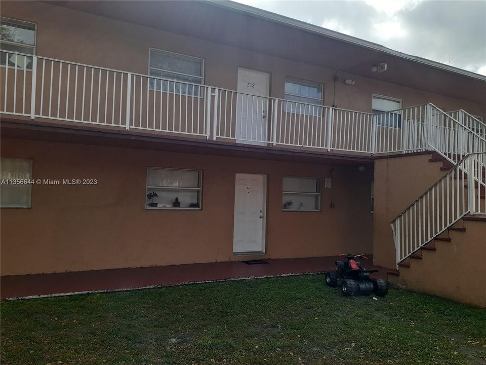 Recently Sold: $185,800 (1 beds, 1 baths, 629 Square Feet)