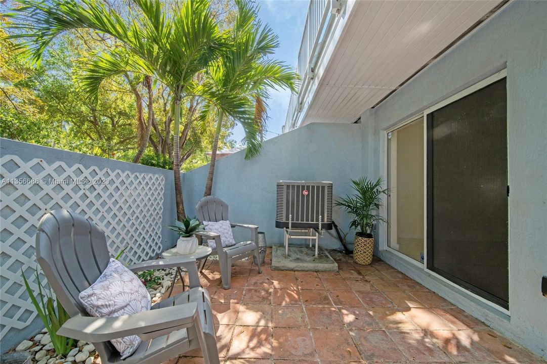 Recently Sold: $525,000 (1 beds, 1 baths, 776 Square Feet)