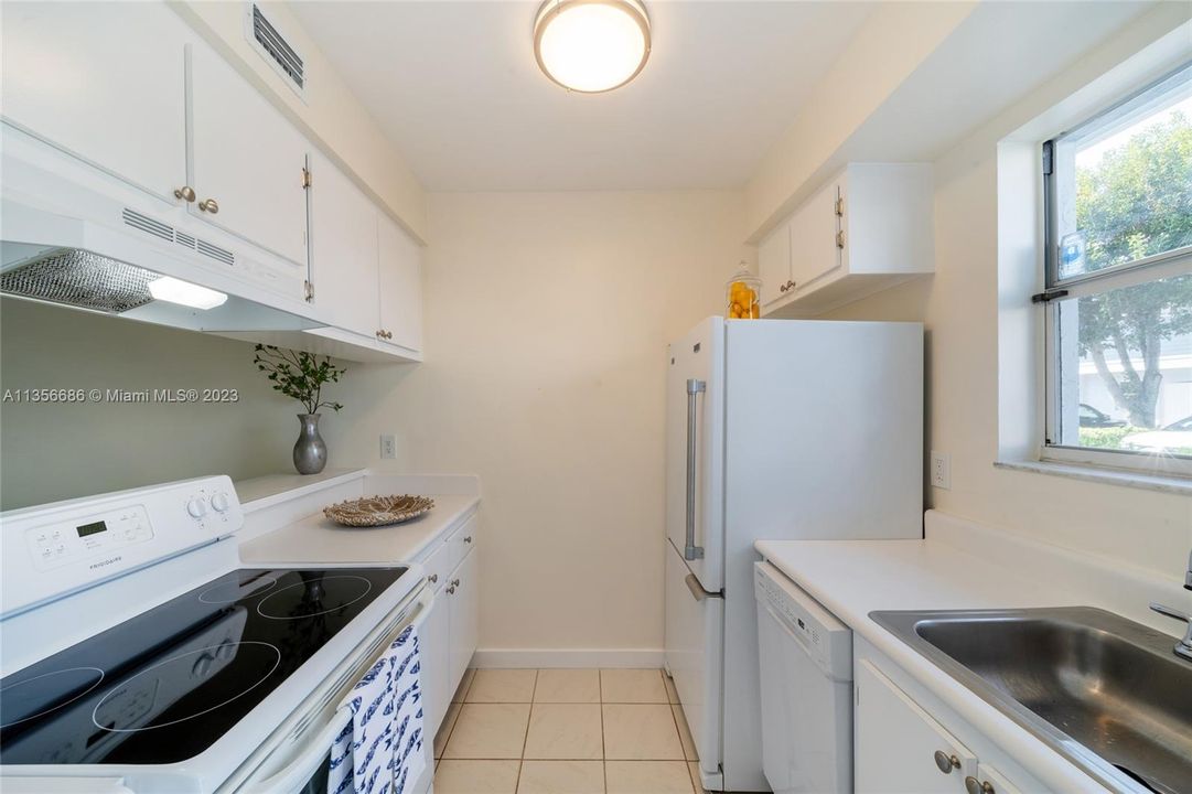 Recently Sold: $525,000 (1 beds, 1 baths, 776 Square Feet)