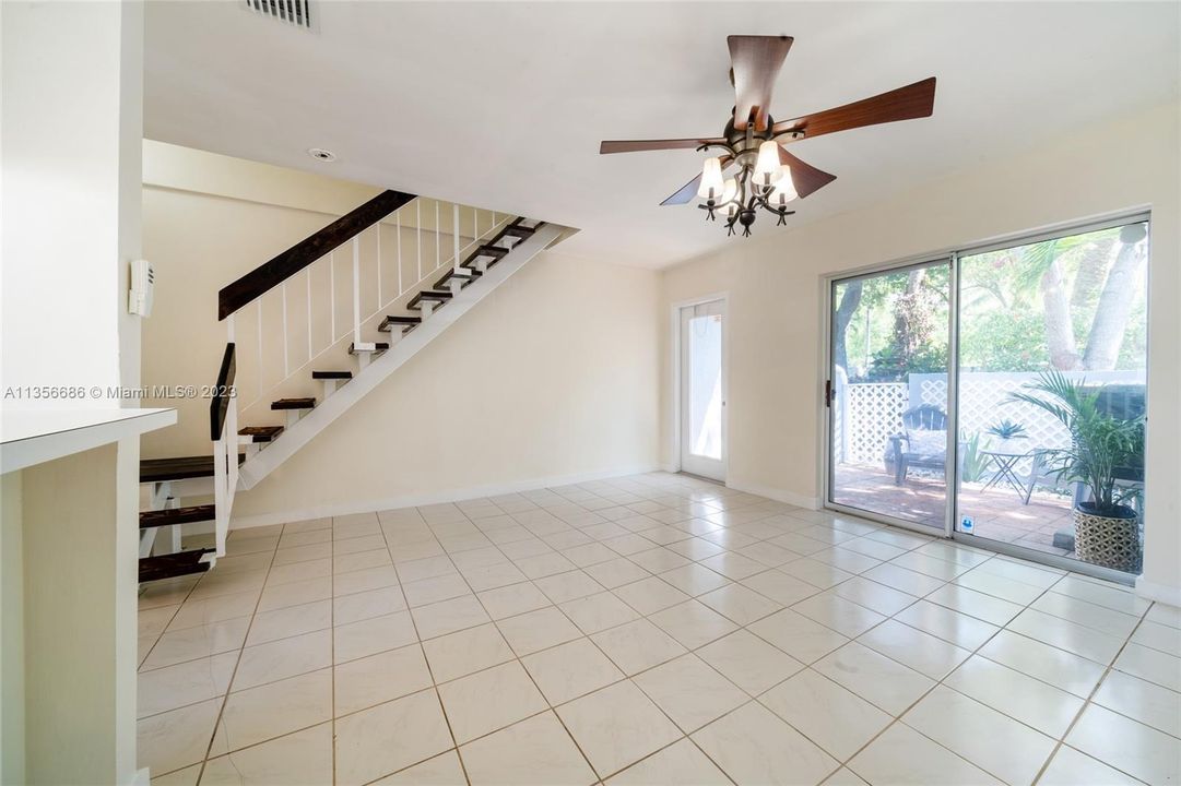 Recently Sold: $525,000 (1 beds, 1 baths, 776 Square Feet)