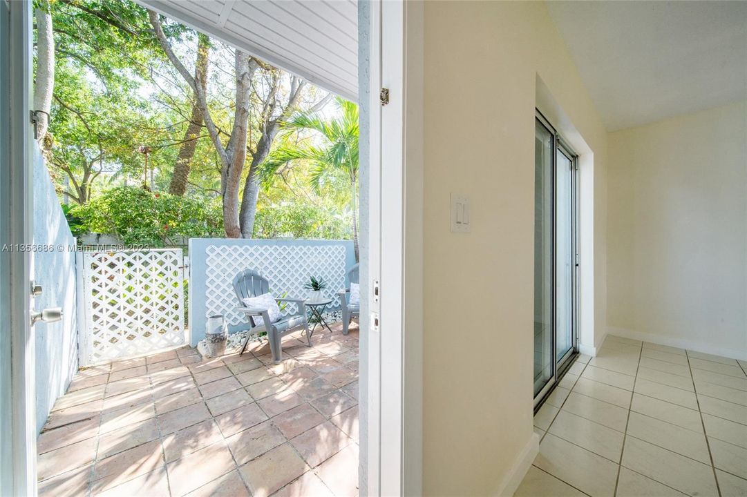 Recently Sold: $525,000 (1 beds, 1 baths, 776 Square Feet)