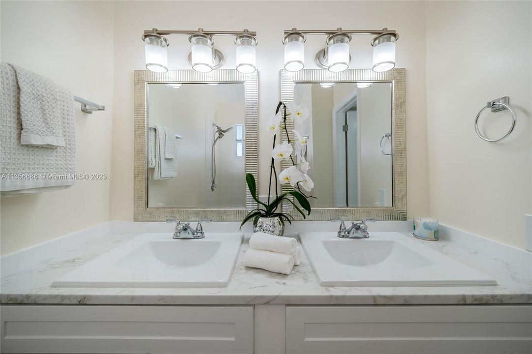 Recently Sold: $525,000 (1 beds, 1 baths, 776 Square Feet)