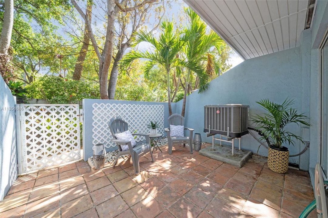 Recently Sold: $525,000 (1 beds, 1 baths, 776 Square Feet)