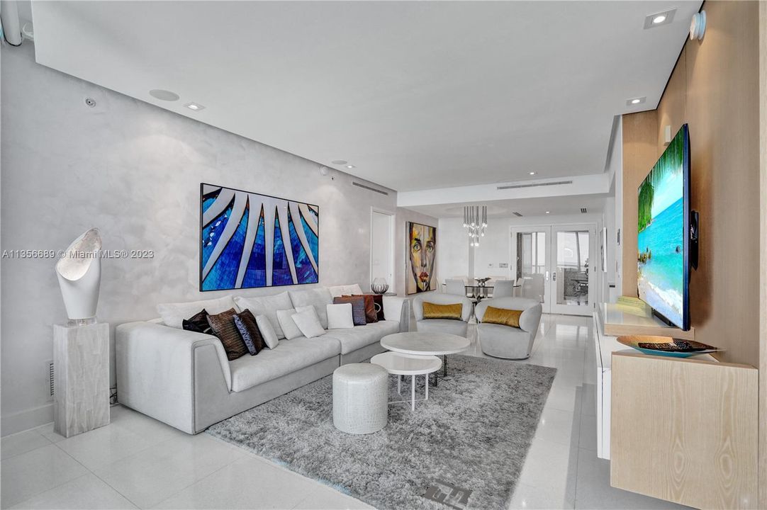 Recently Sold: $2,250,000 (3 beds, 3 baths, 1487 Square Feet)