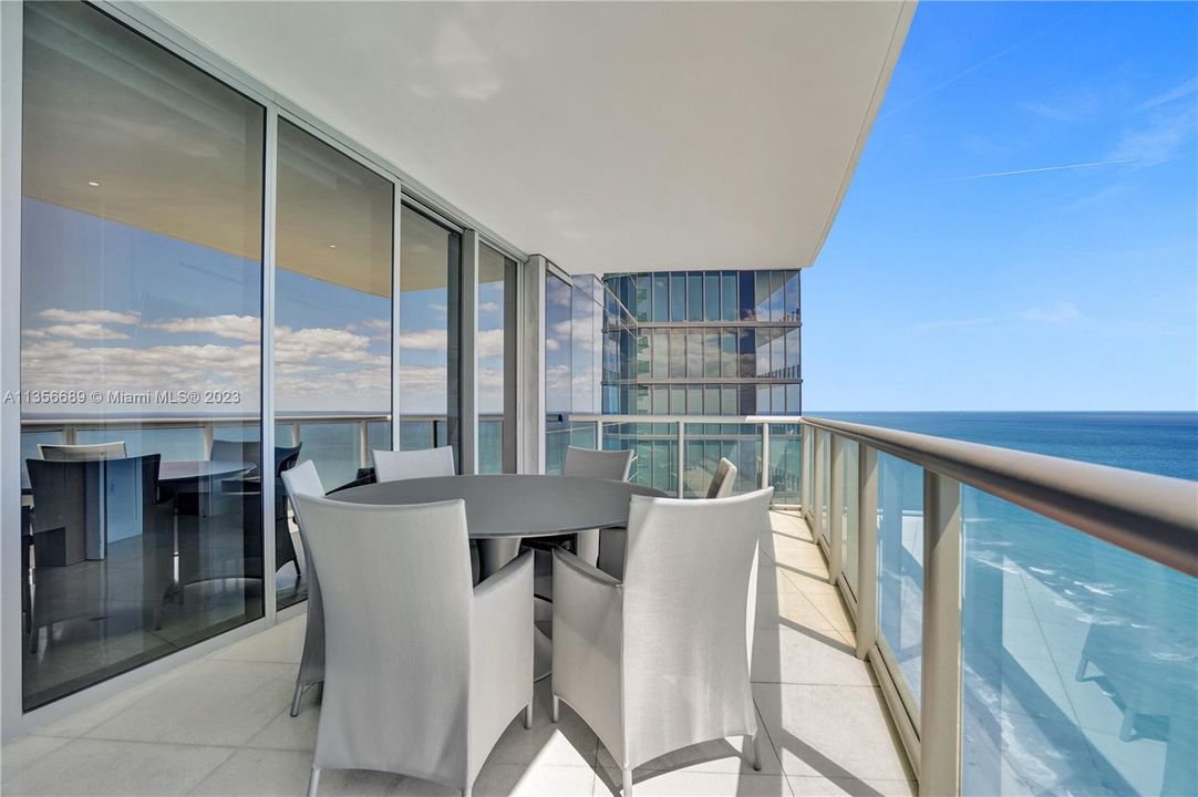 Recently Sold: $2,250,000 (3 beds, 3 baths, 1487 Square Feet)