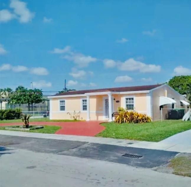 Recently Sold: $480,000 (6 beds, 2 baths, 1608 Square Feet)