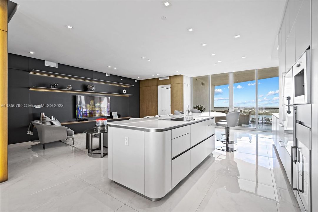 Recently Sold: $4,950,000 (3 beds, 4 baths, 2915 Square Feet)