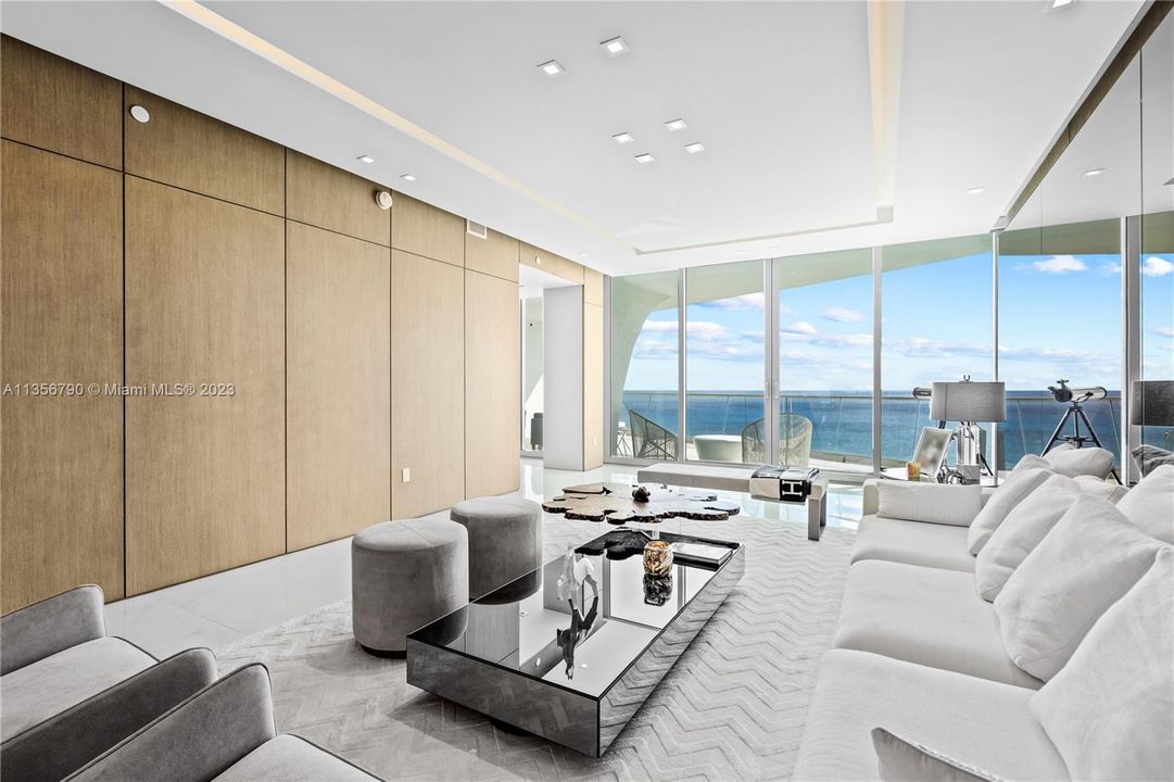 Recently Sold: $4,950,000 (3 beds, 4 baths, 2915 Square Feet)