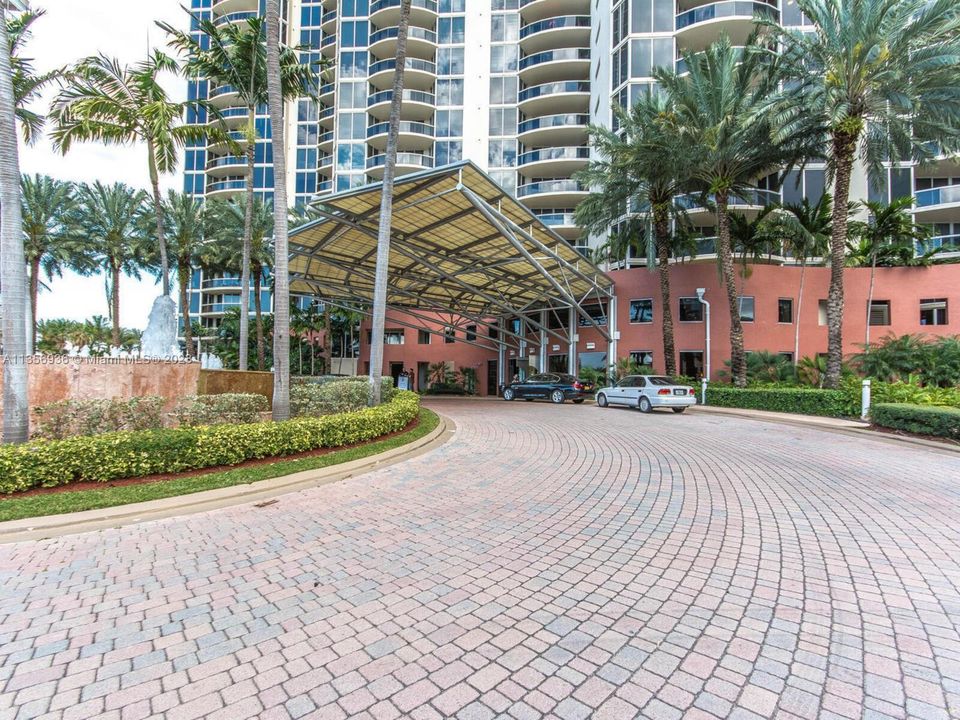 Recently Sold: $2,600,000 (3 beds, 3 baths, 2090 Square Feet)