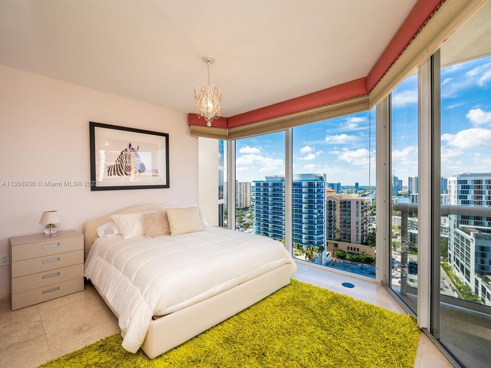 Recently Sold: $2,600,000 (3 beds, 3 baths, 2090 Square Feet)