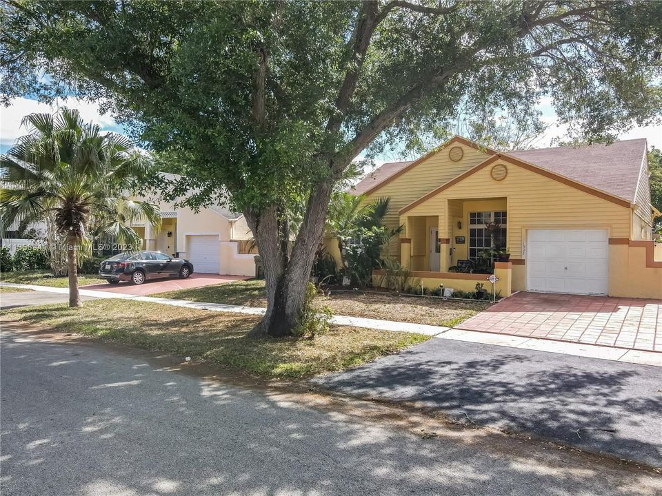 Recently Sold: $475,000 (3 beds, 2 baths, 1386 Square Feet)