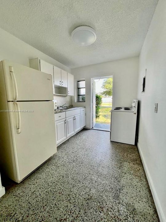 Recently Rented: $1,600 (2 beds, 1 baths, 1150 Square Feet)