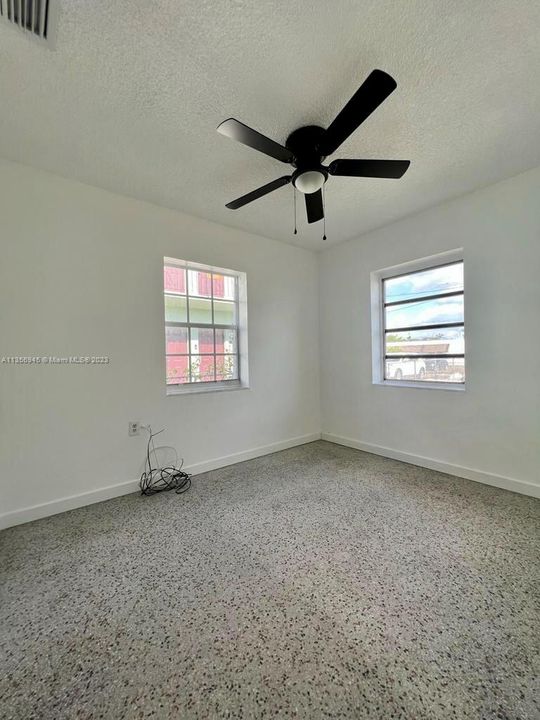 Recently Rented: $1,600 (2 beds, 1 baths, 1150 Square Feet)