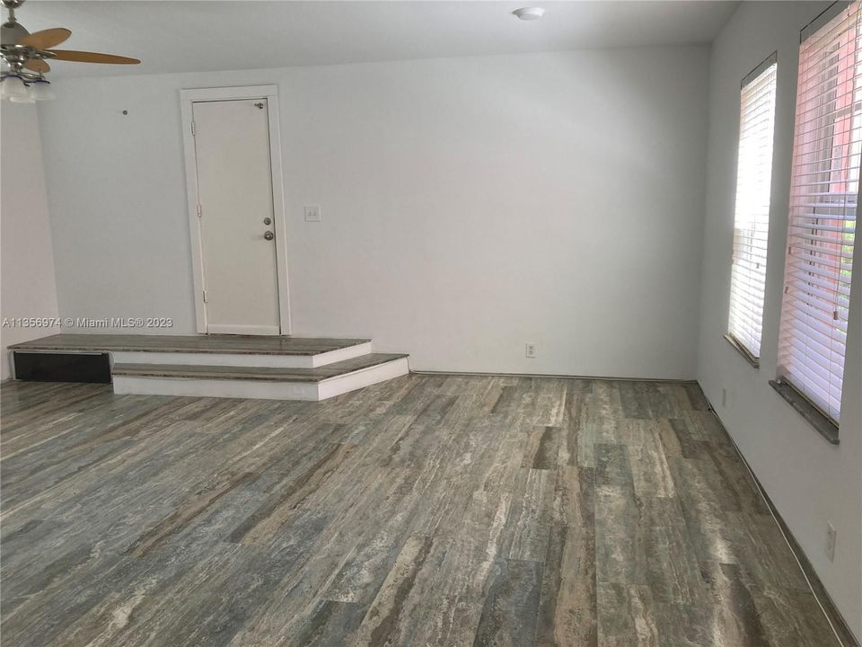Recently Rented: $2,500 (1 beds, 1 baths, 700 Square Feet)