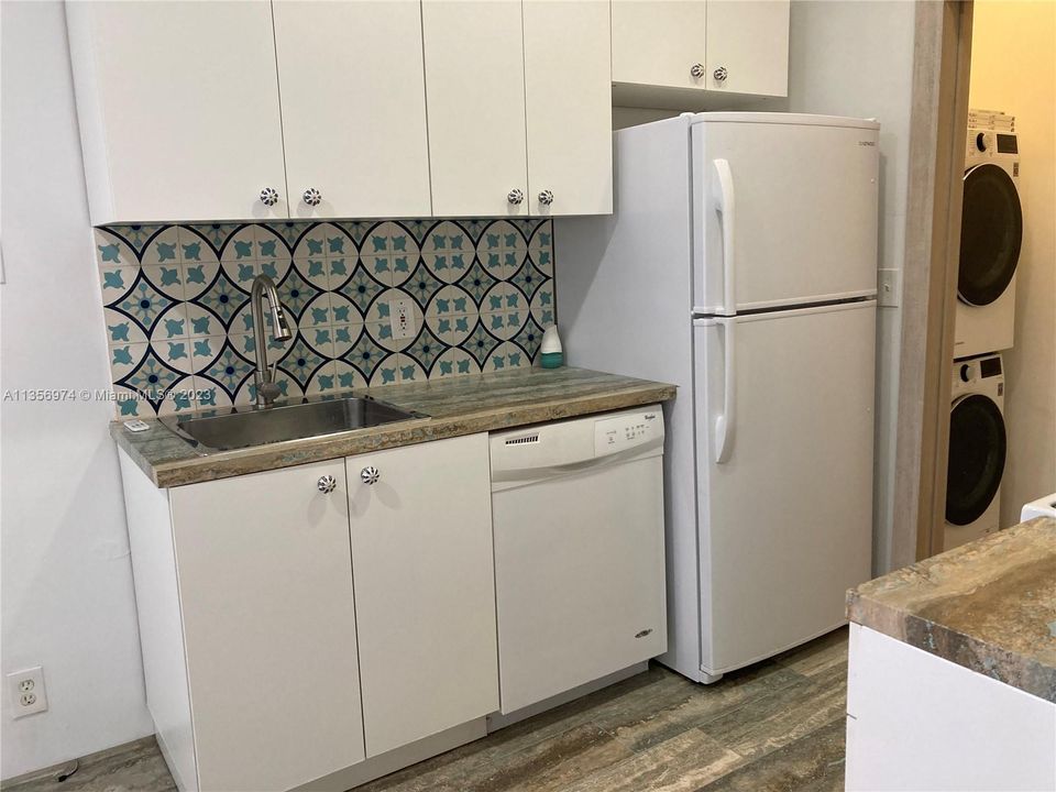 Recently Rented: $2,500 (1 beds, 1 baths, 700 Square Feet)