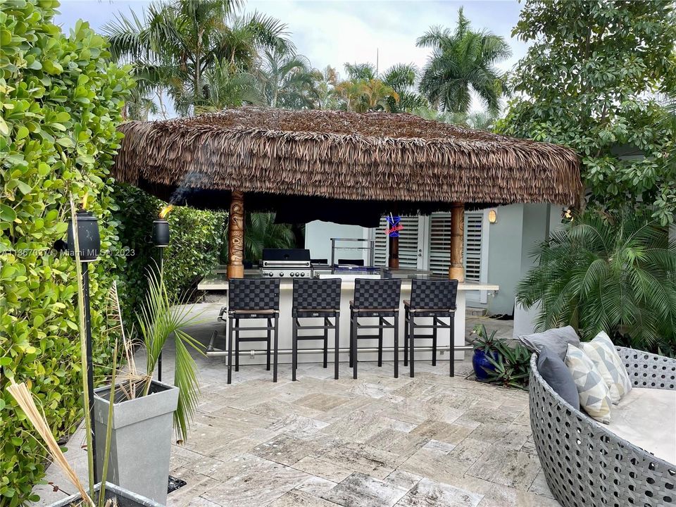 Recently Sold: $3,000,000 (3 beds, 3 baths, 2428 Square Feet)