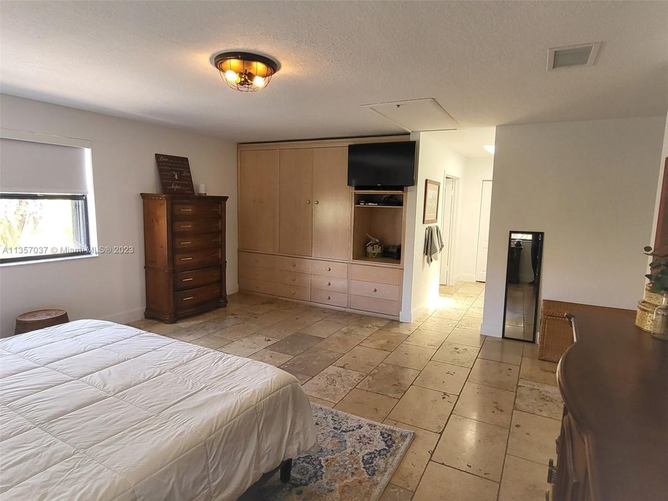 Recently Sold: $1,150,000 (5 beds, 3 baths, 3356 Square Feet)