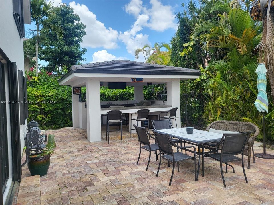 Recently Sold: $1,150,000 (5 beds, 3 baths, 3356 Square Feet)