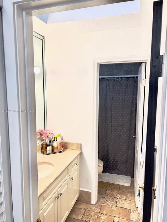 Recently Sold: $1,150,000 (5 beds, 3 baths, 3356 Square Feet)