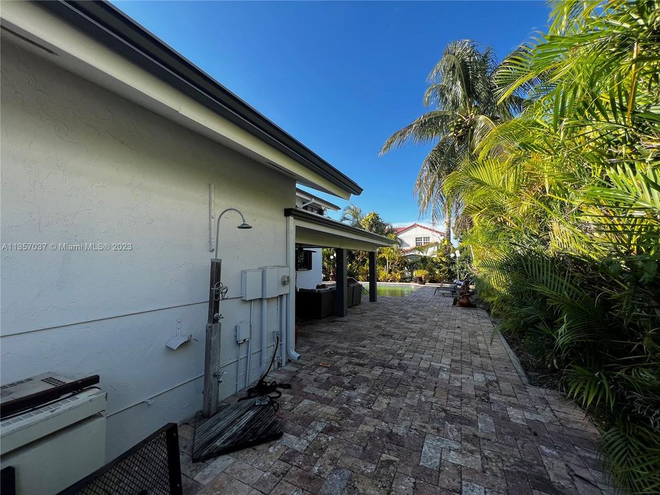 Recently Sold: $1,150,000 (5 beds, 3 baths, 3356 Square Feet)