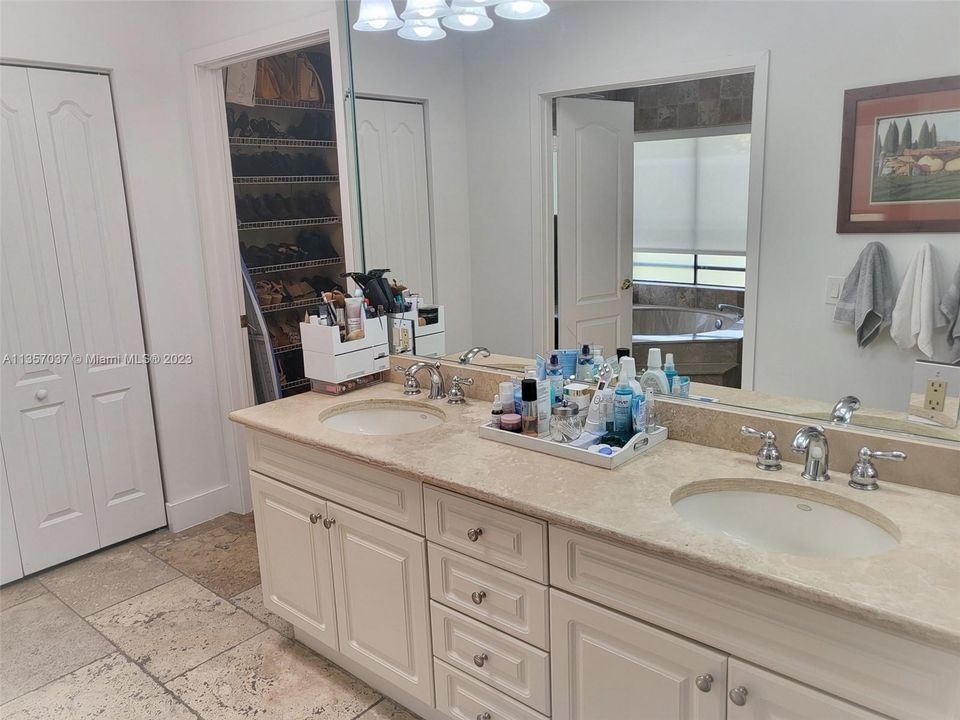 Recently Sold: $1,150,000 (5 beds, 3 baths, 3356 Square Feet)