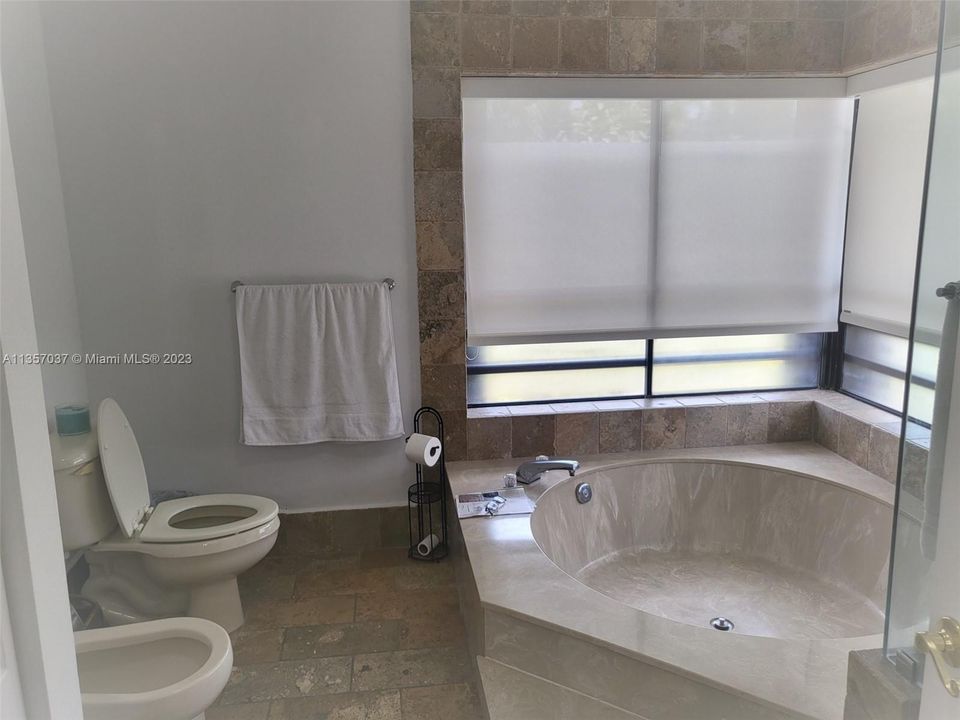 Recently Sold: $1,150,000 (5 beds, 3 baths, 3356 Square Feet)