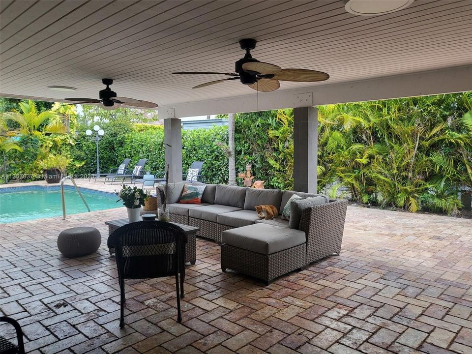 Recently Sold: $1,150,000 (5 beds, 3 baths, 3356 Square Feet)