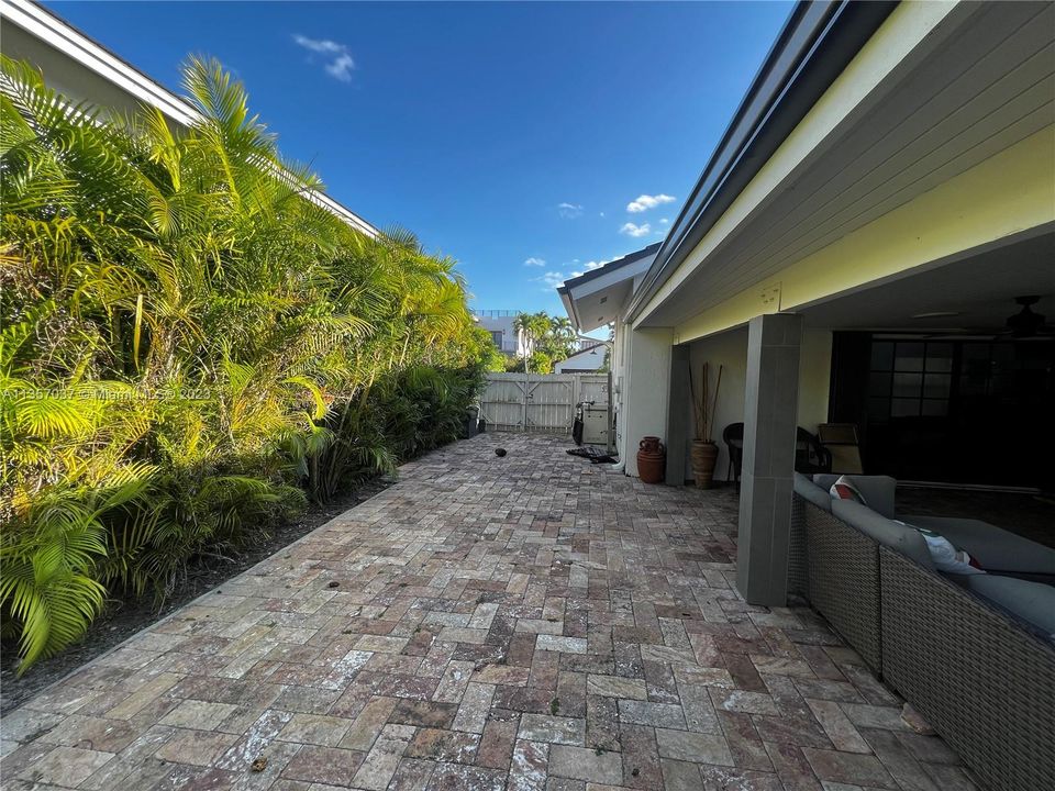 Recently Sold: $1,150,000 (5 beds, 3 baths, 3356 Square Feet)