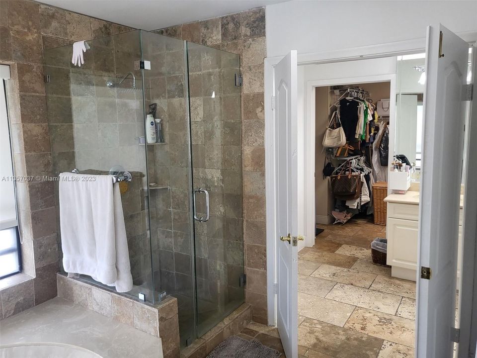 Recently Sold: $1,150,000 (5 beds, 3 baths, 3356 Square Feet)